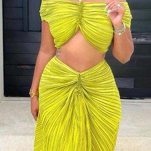 ONE SHOULDER PLEATED SOLID COLOR TOP SLIT LONG SKIRT SET